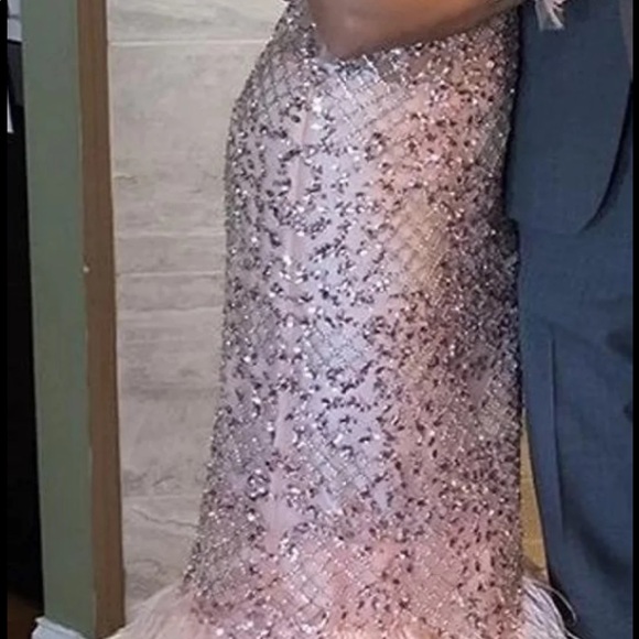 HOMECOMING PROM DRESS - Picture 10 of 11